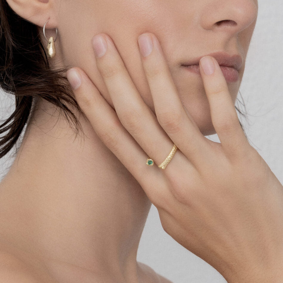 Golden Rope Ring — Double Emerald